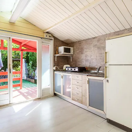 Serene In With Swimming Pool Holiday home