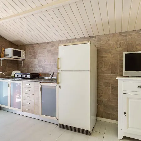 Serene In With Swimming Pool Holiday home *