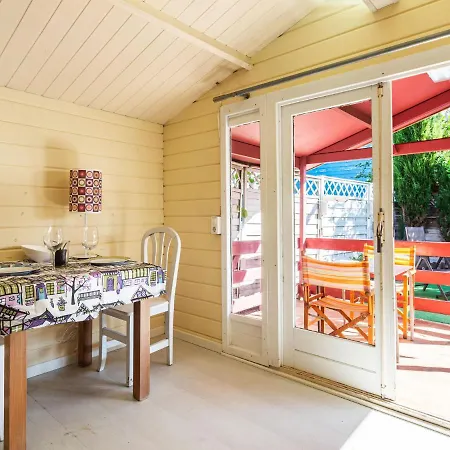 Serene In With Swimming Pool Holiday home