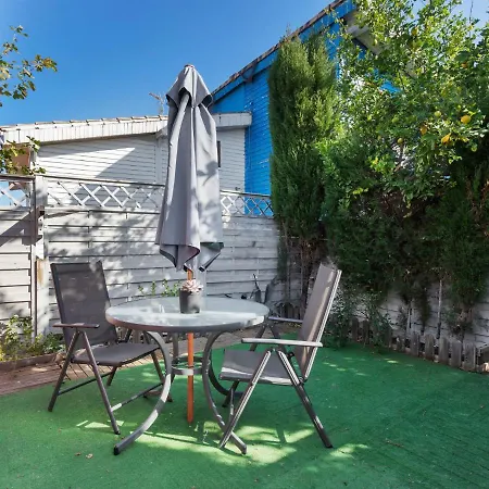 Holiday home Serene In With Swimming Pool *